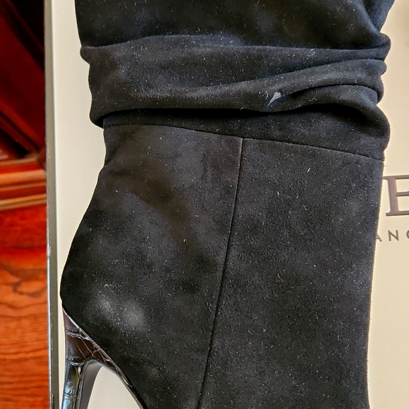 Guess Suede Stiletto Scrunched Booties. Backy - Picture 13 of 16